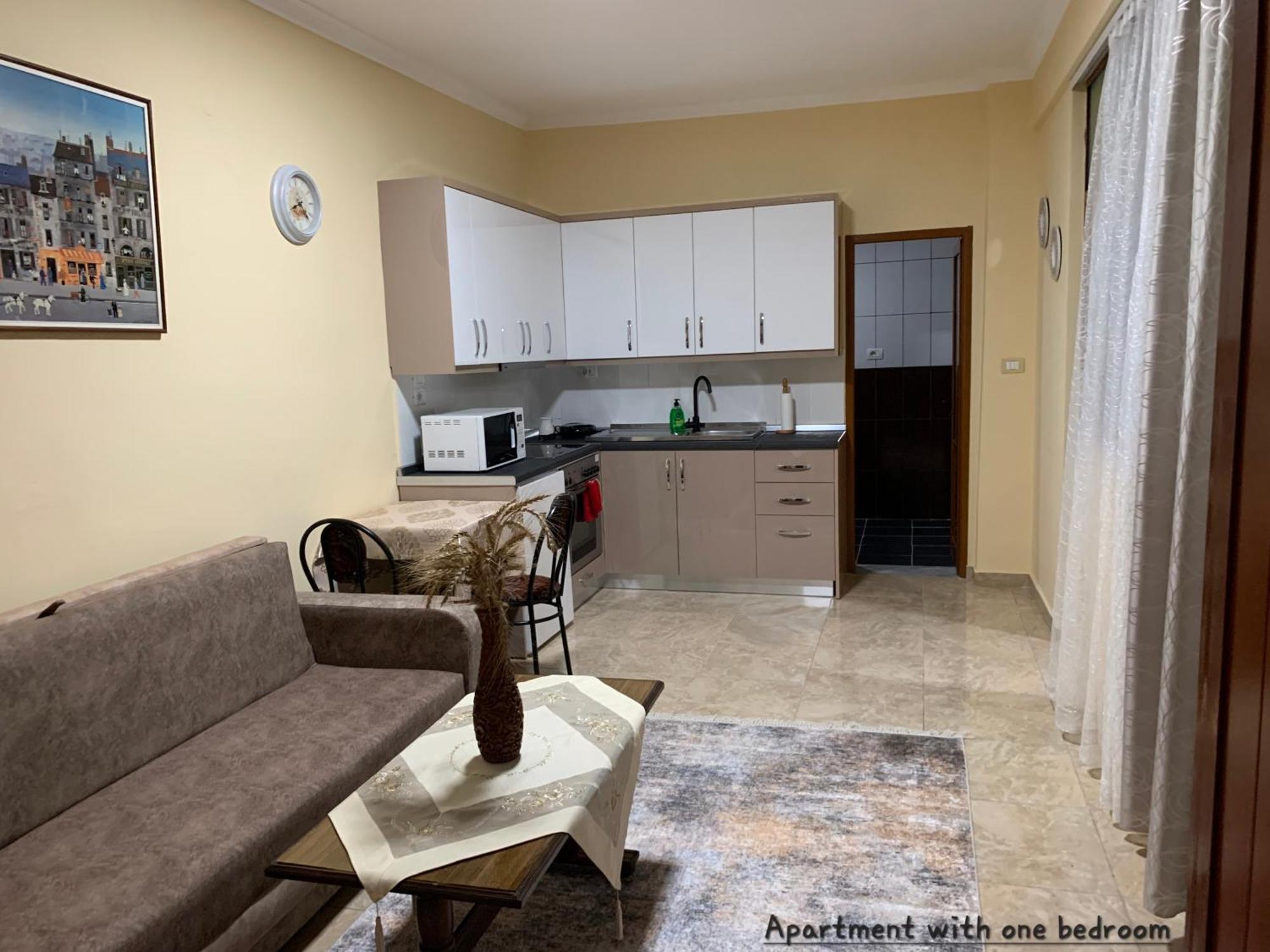 Vila Spaho Korce Bagian luar foto