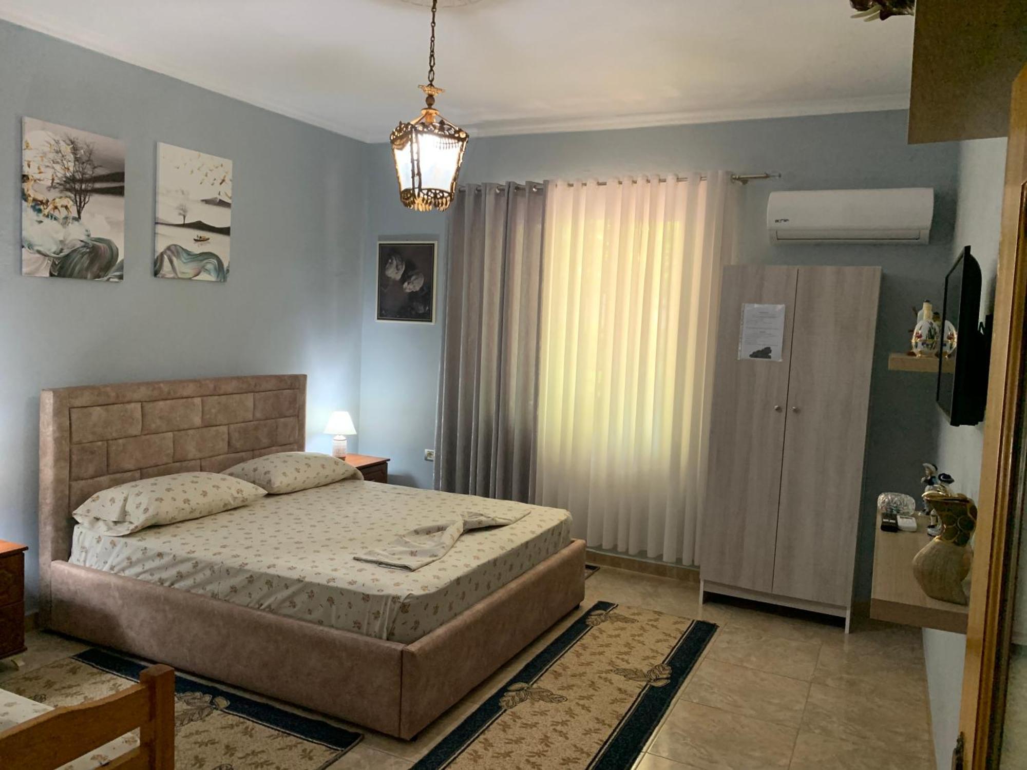 Vila Spaho Korce Bagian luar foto